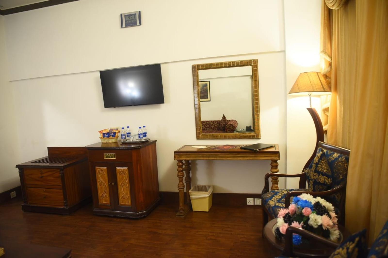 Mehran Hotel Karachi Bagian luar foto