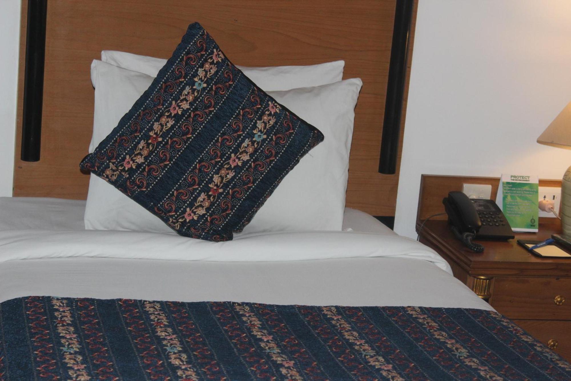 Mehran Hotel Karachi Bagian luar foto